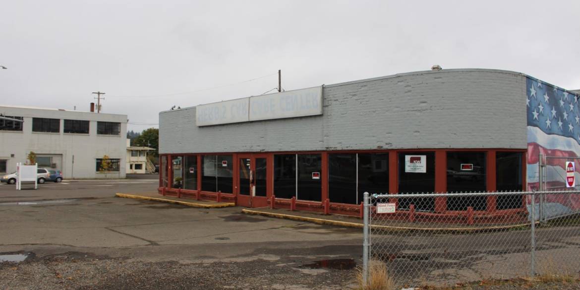 Brivity 926 Main st Cottage Grove, OR 97424