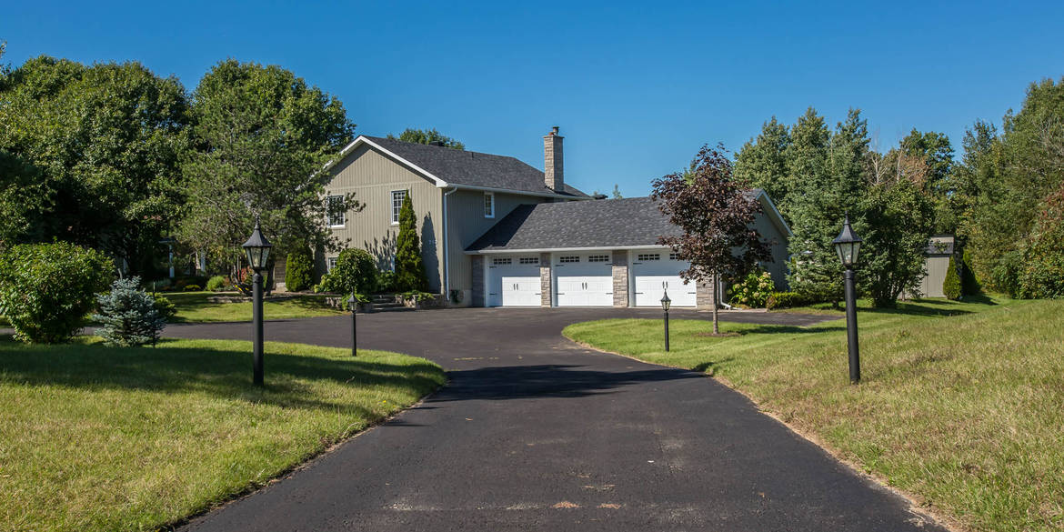 Brivity 2 Mills Circle Midhurst, ON L0L1X0