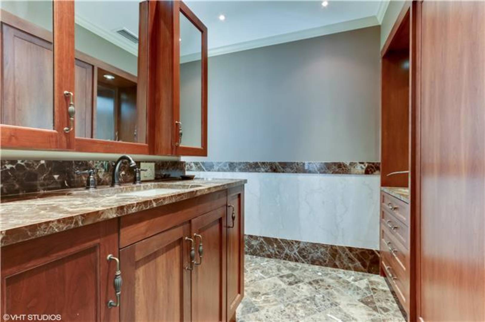 5049 Wornall Rd, Unit 3B Kansas City, MO 64112