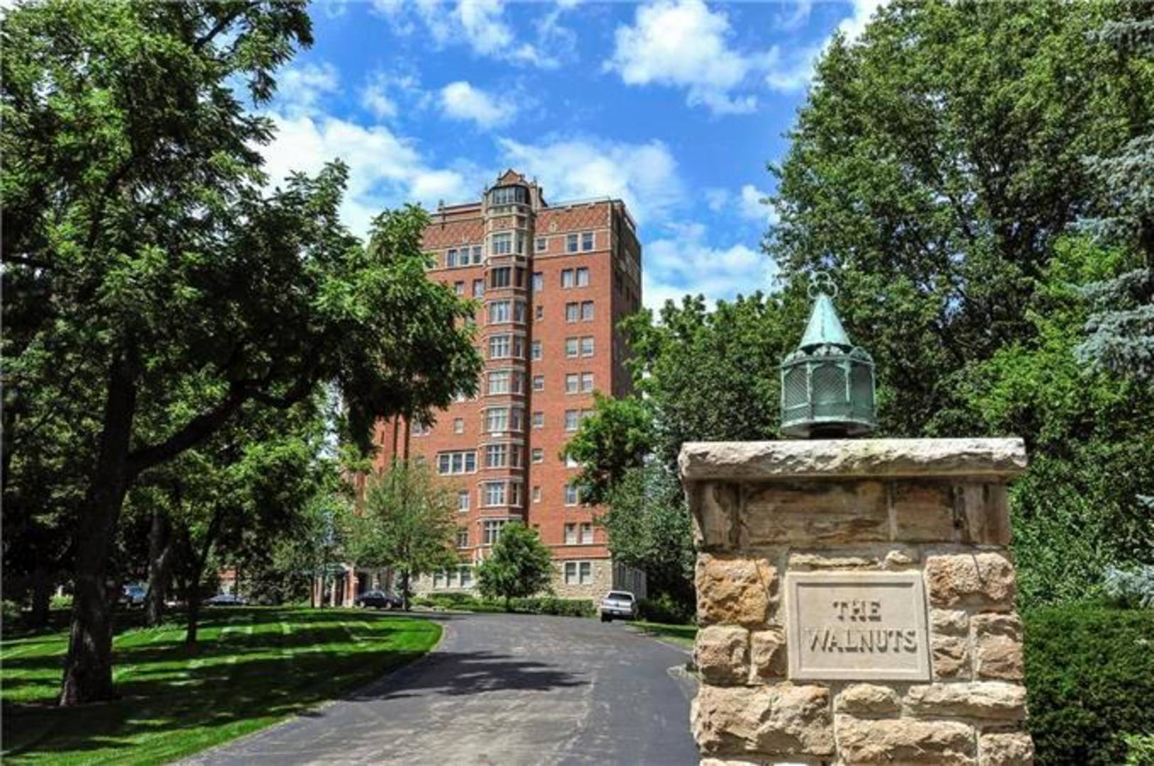 5049 Wornall Rd, Unit 3B Kansas City, MO 64112