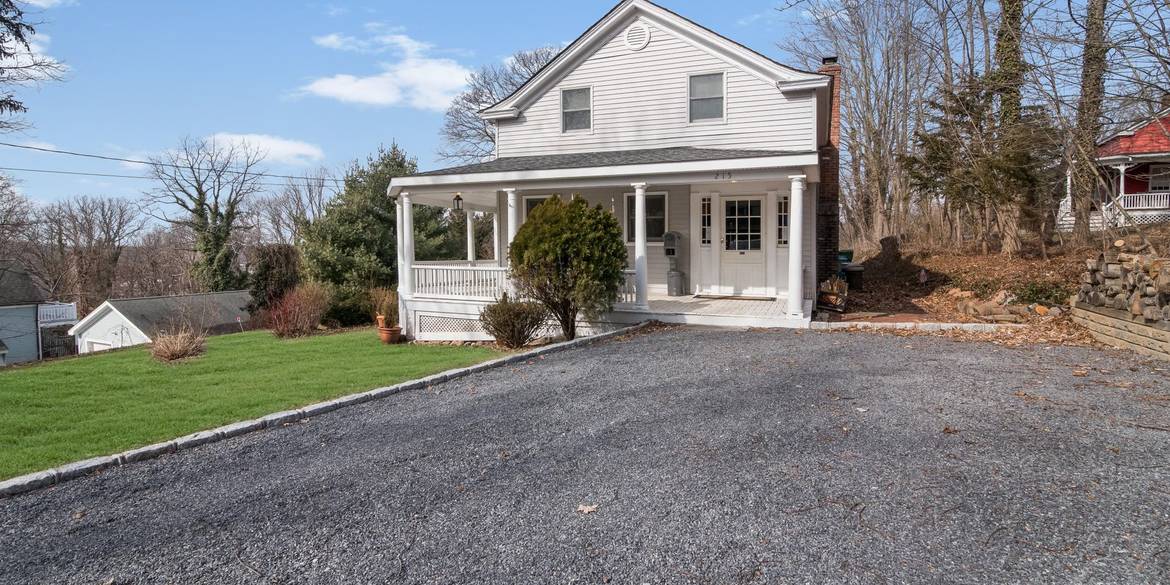 Brivity 215 Grant Street Port Jefferson, NY 11777