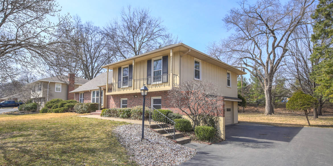 Brivity 8516 Juniper Street Prairie Village, KS 66207