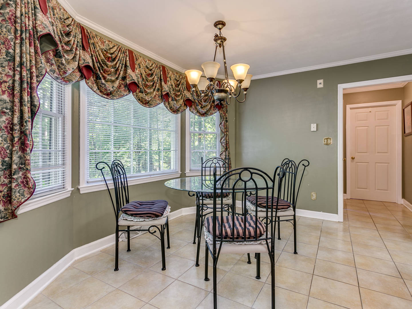414 E. Woodbury Lane Spartanburg, SC 29301