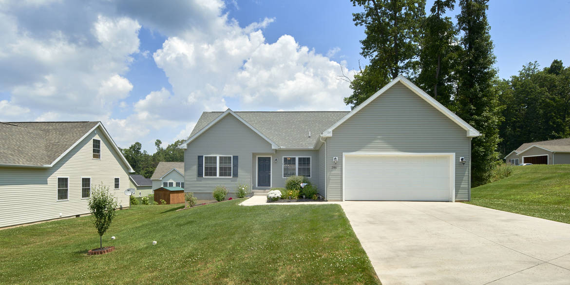 Brivity 246 Timberwood Trail Centre Hall