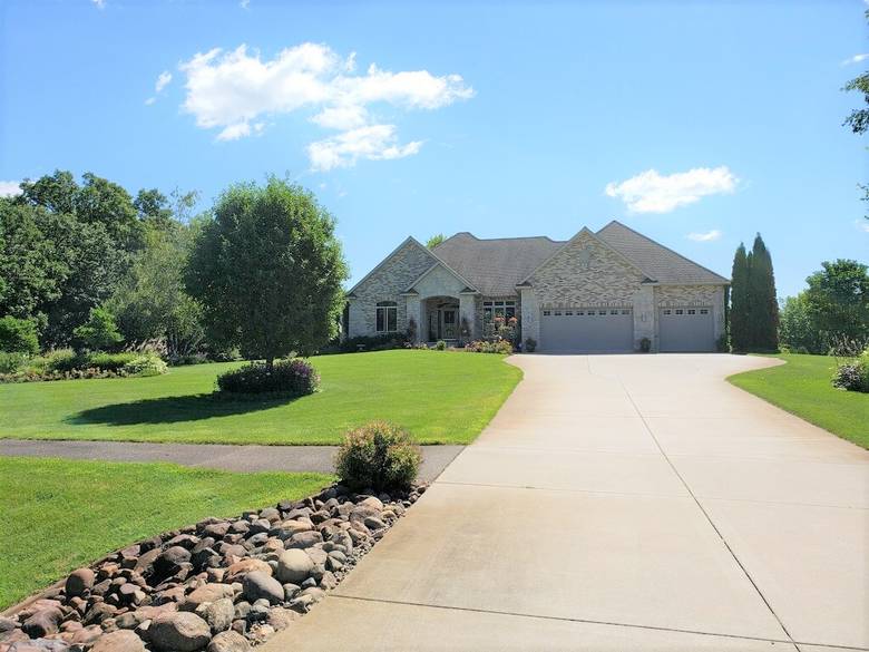 Brivity 20875 Wintergreen Street NW Oak Grove, MN 55011