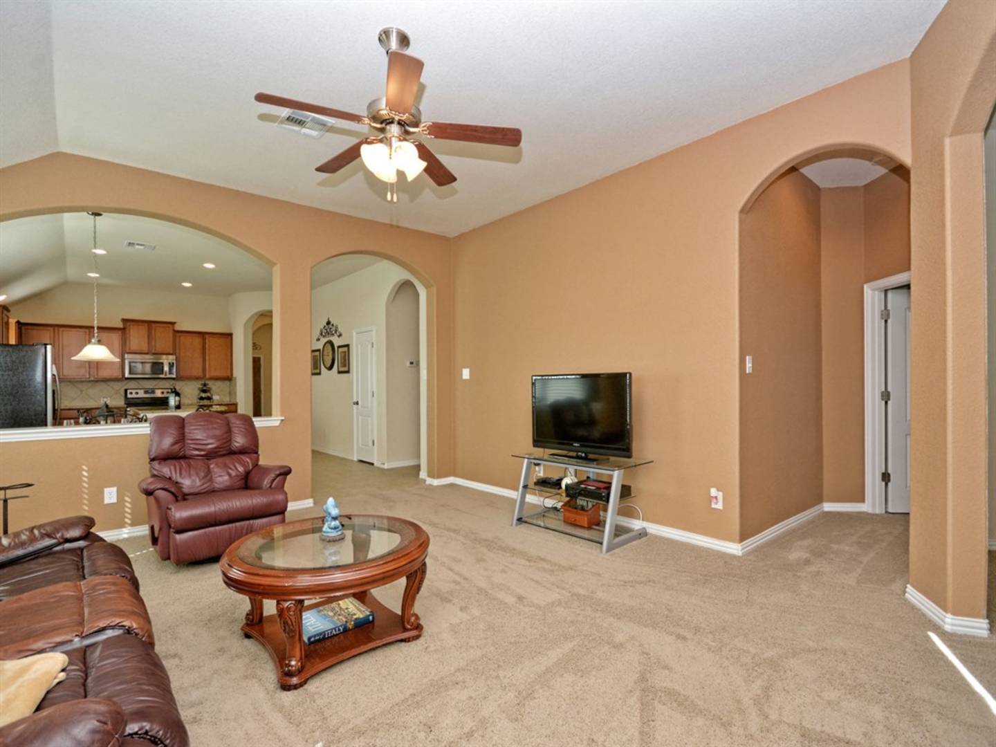 Brivity 142 Emory Fields Drive Hutto, TX 78634 Virtual Tour