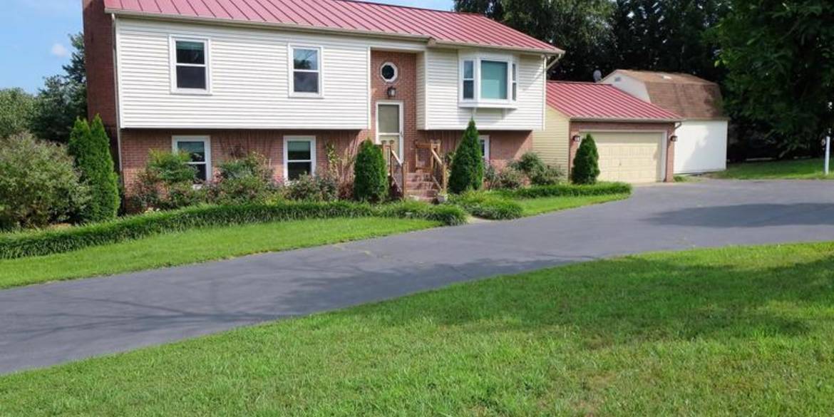 Brivity 1000 Dewberry Drive Fredericksburg, VA 22407