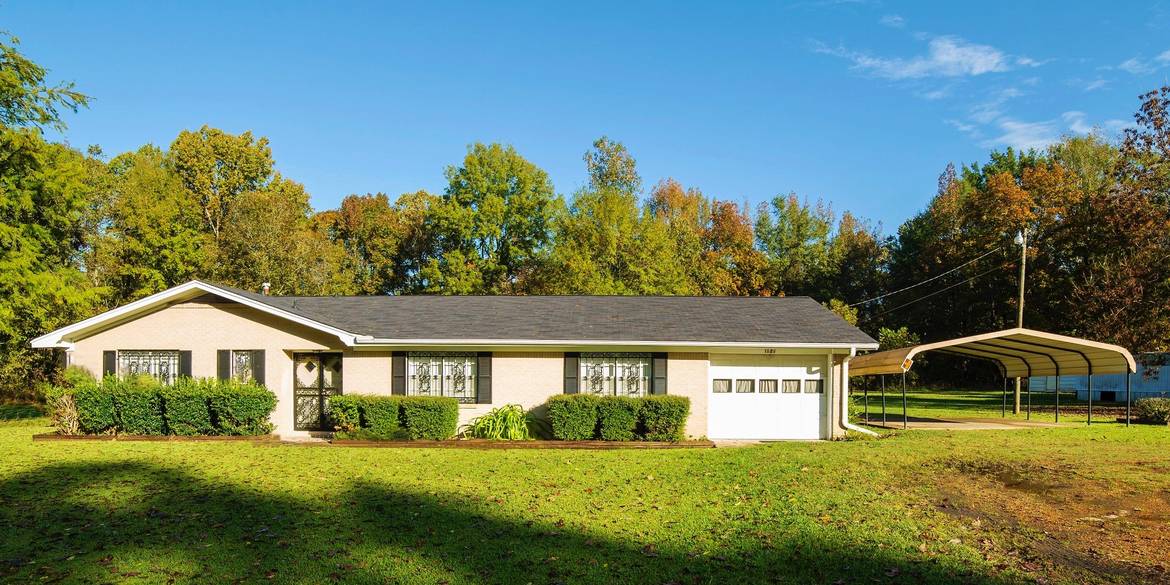 Brivity 1506 Louisville St Starkville, MS 39759