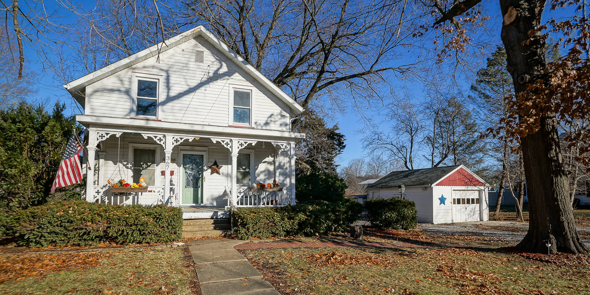 Brivity 367 E Fulton Farmington, IL 61531