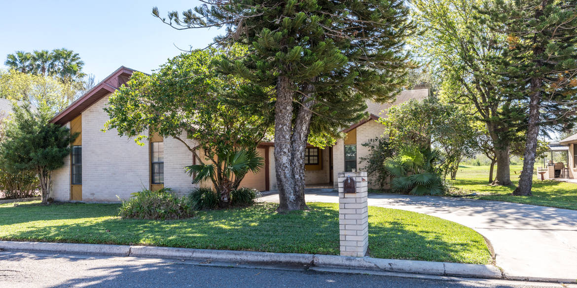 Brivity 1815 Meadow View Mission, TX 78572