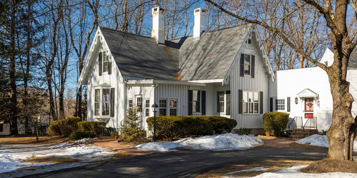 Brivity 160 Oak Street Rollinsford, NH 03869