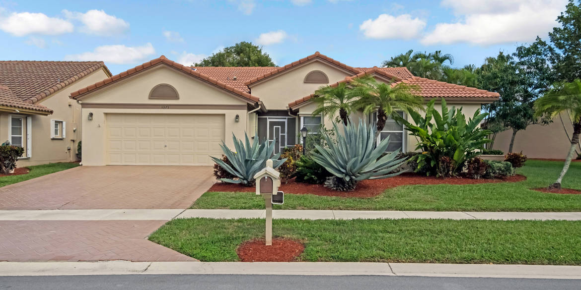 Brivity 3973 Summer Chase Ct Lake Worth, FL 33467