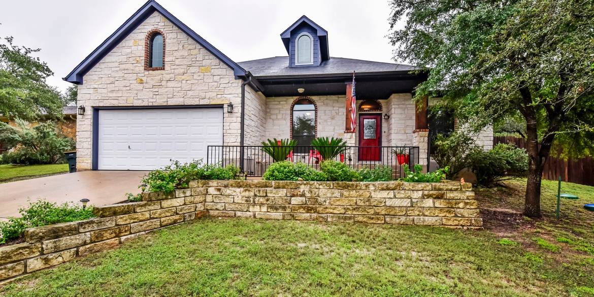Brivity 515 S. Cowal Drive Briarcliff, TX 78669