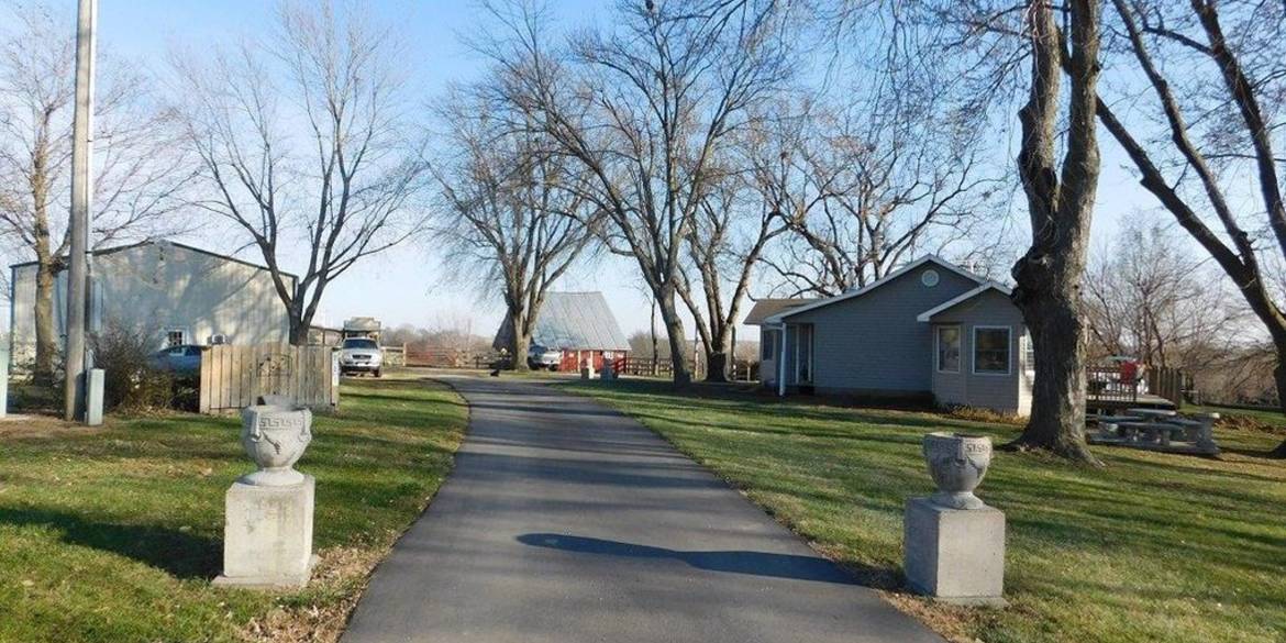 Brivity 901 Pearl Street Walnut, IA 51577