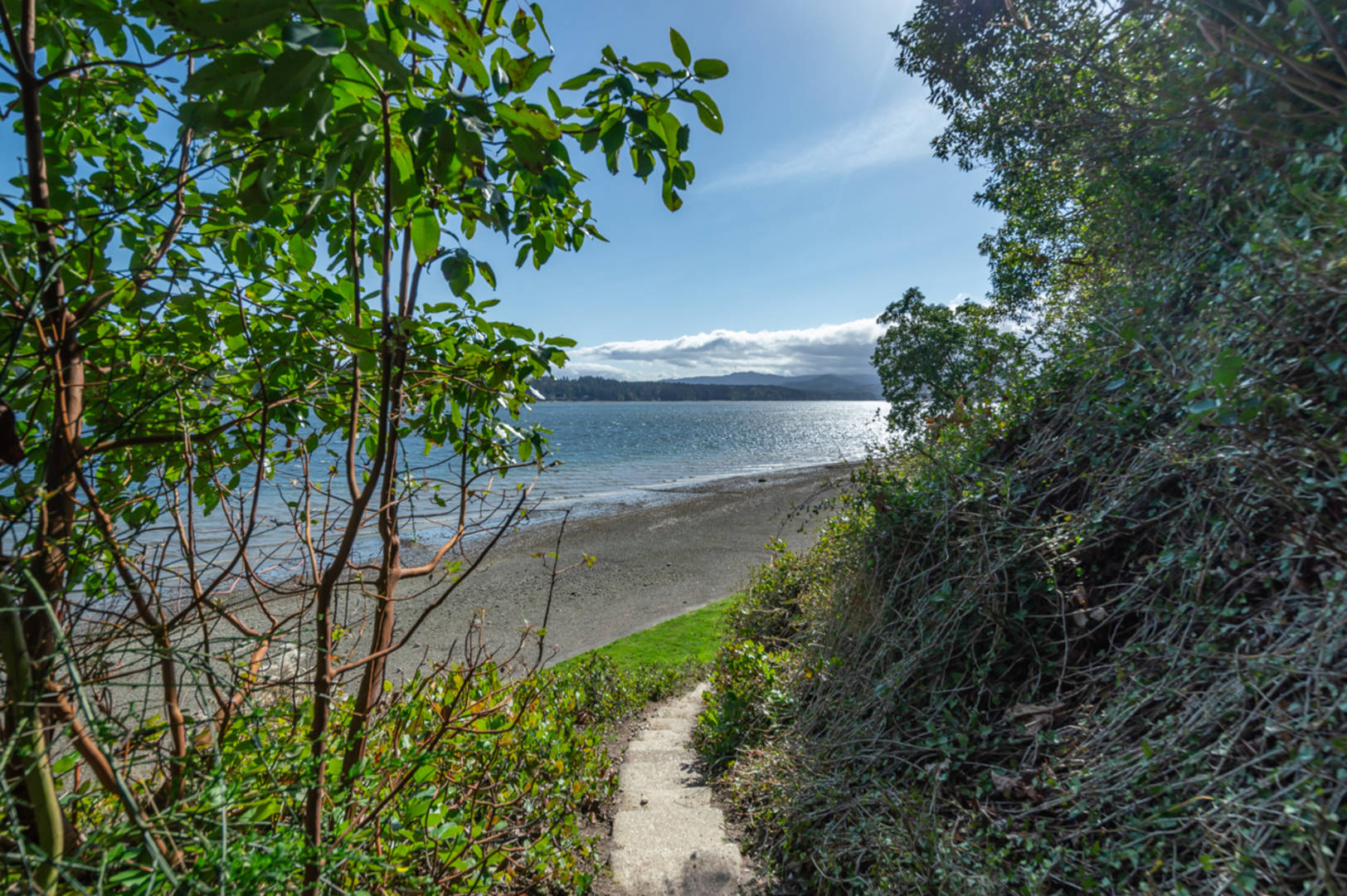 Brivity 3320 Gravelly Beach LP Olympia, WA 98502 Virtual Tour