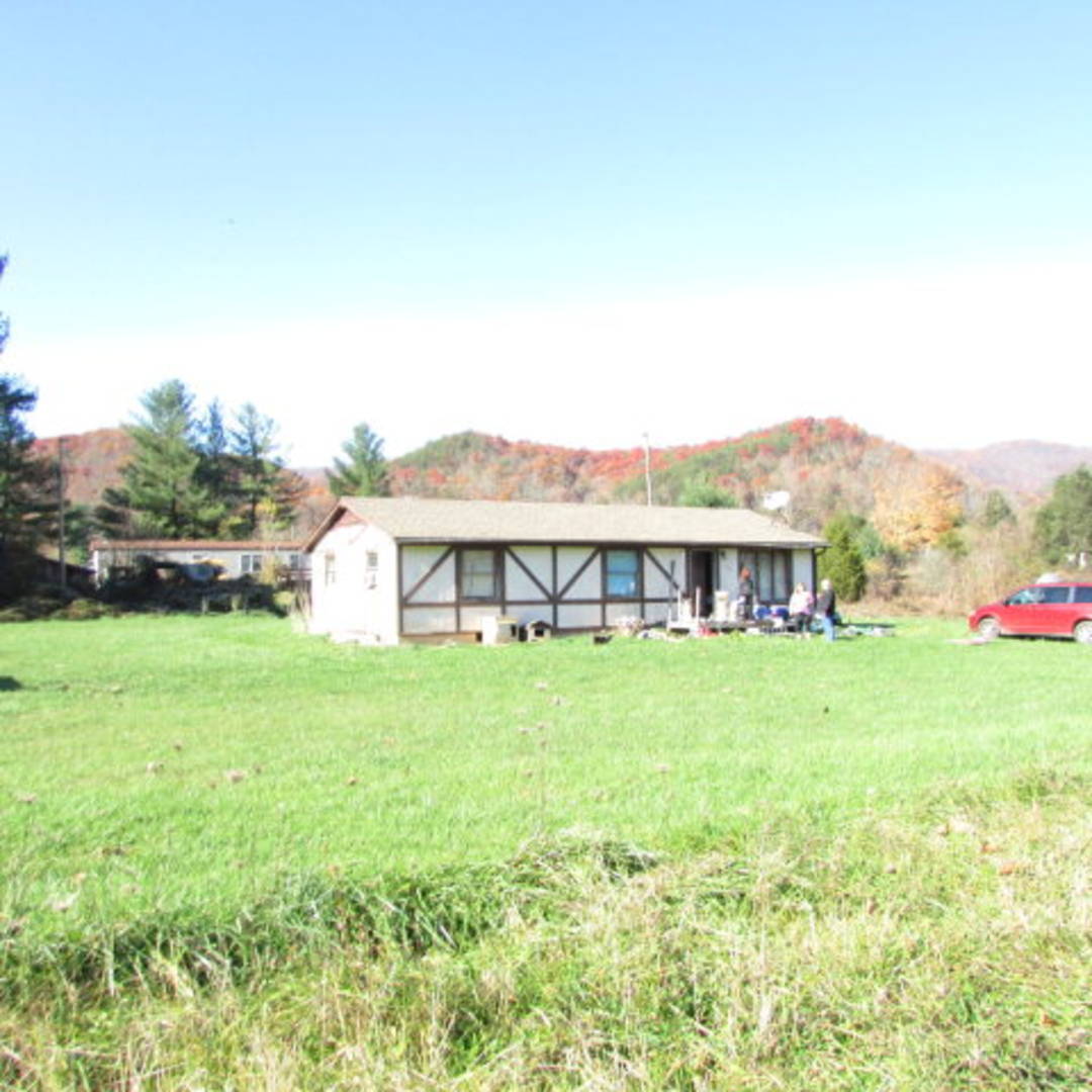 Brivity 73 Fruitwood Lane Bastian, VA 24314 Virtual Tour