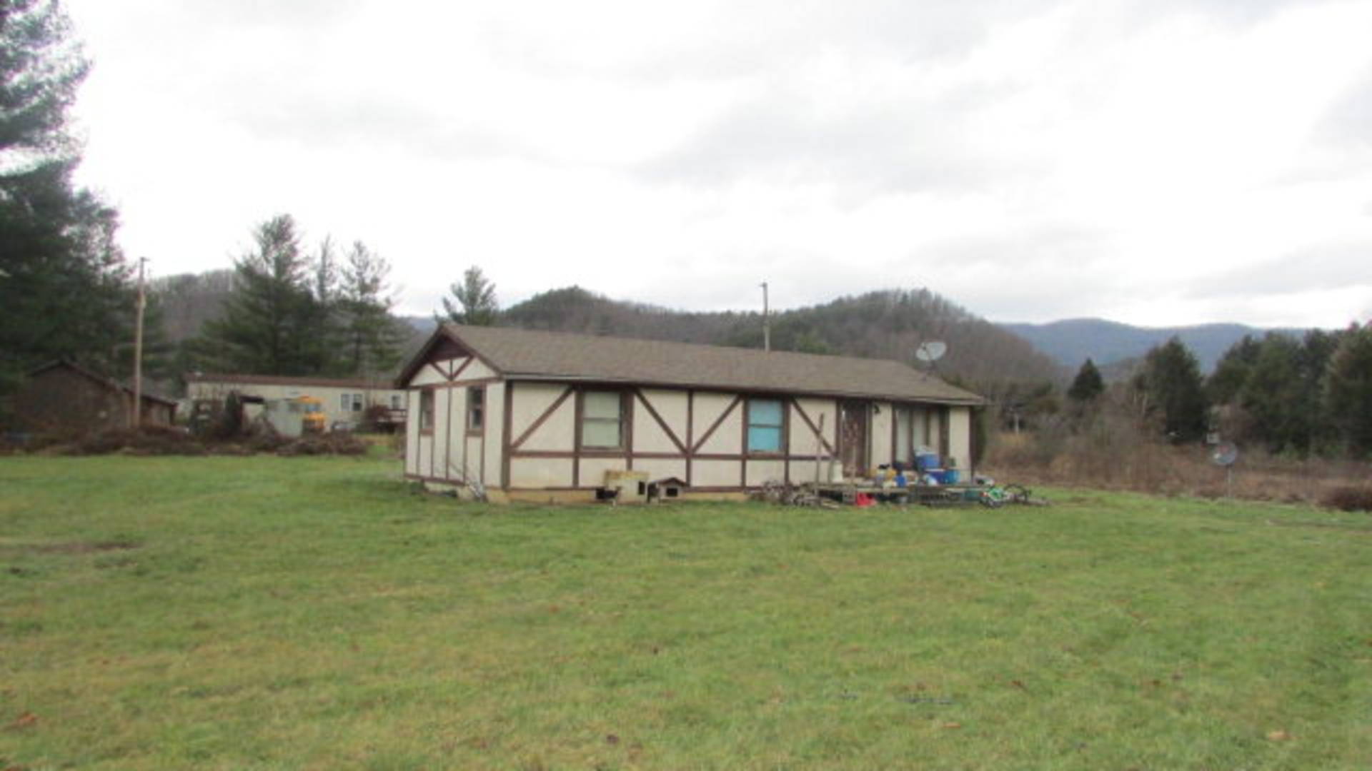 Brivity 73 Fruitwood Lane Bastian, VA 24314 Virtual Tour