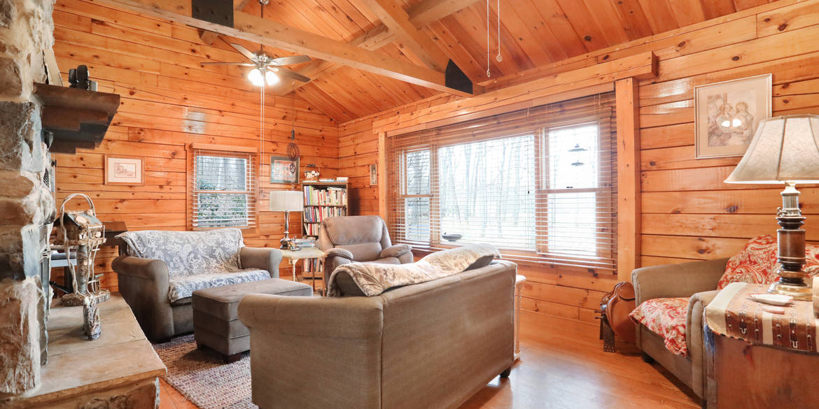 Brivity 118 Shade Tree Lane Shenandoah Junction, WV 25442