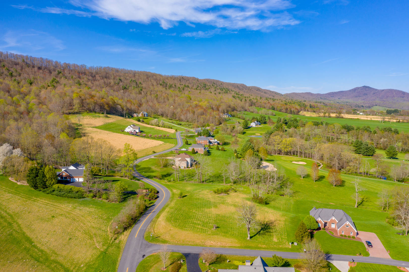 Brivity 2944 Big Valley Drive Draper, VA 24324 Virtual Tour