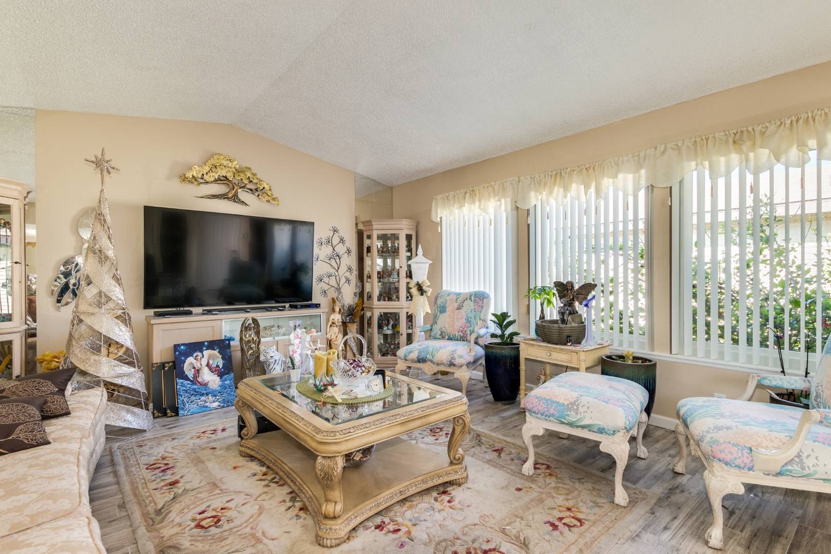 3926 East Viking Road Las Vegas, NV 89121