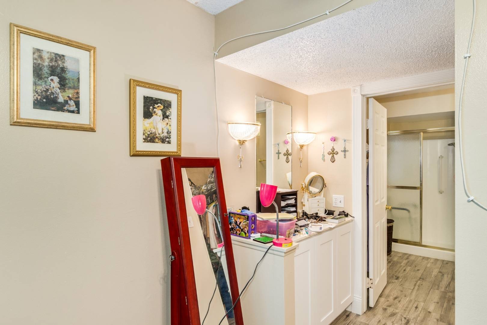 3926 East Viking Road Las Vegas, NV 89121