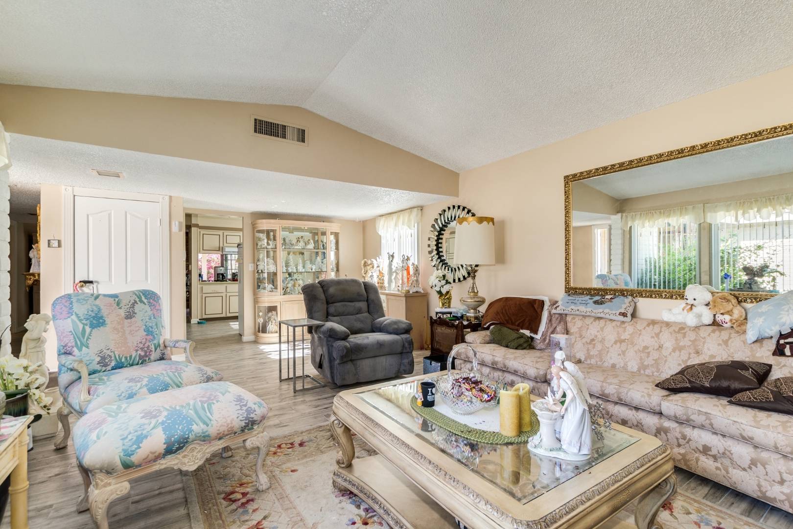 3926 East Viking Road Las Vegas, NV 89121