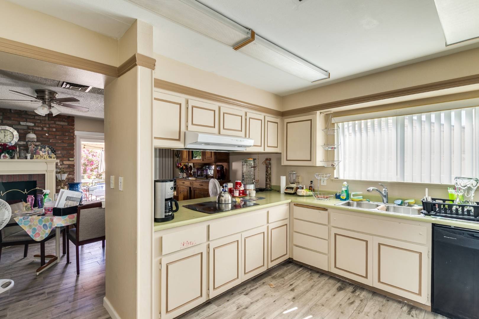 3926 East Viking Road Las Vegas, NV 89121