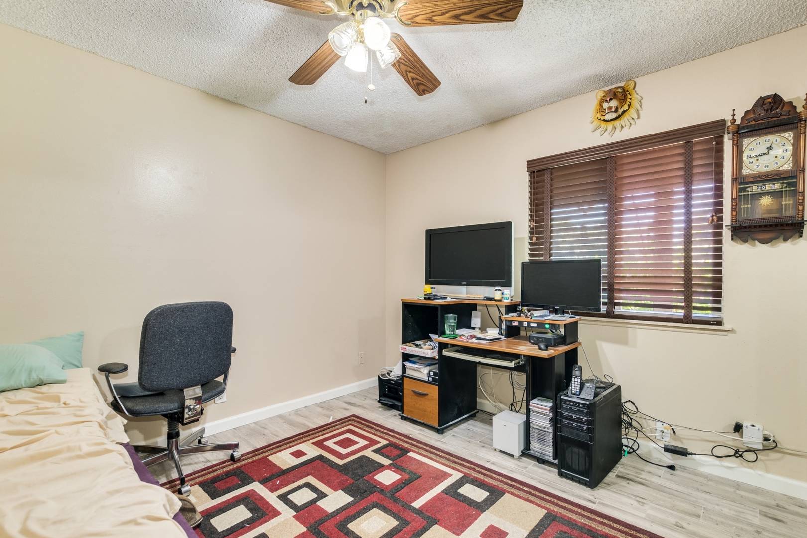 3926 East Viking Road Las Vegas, NV 89121