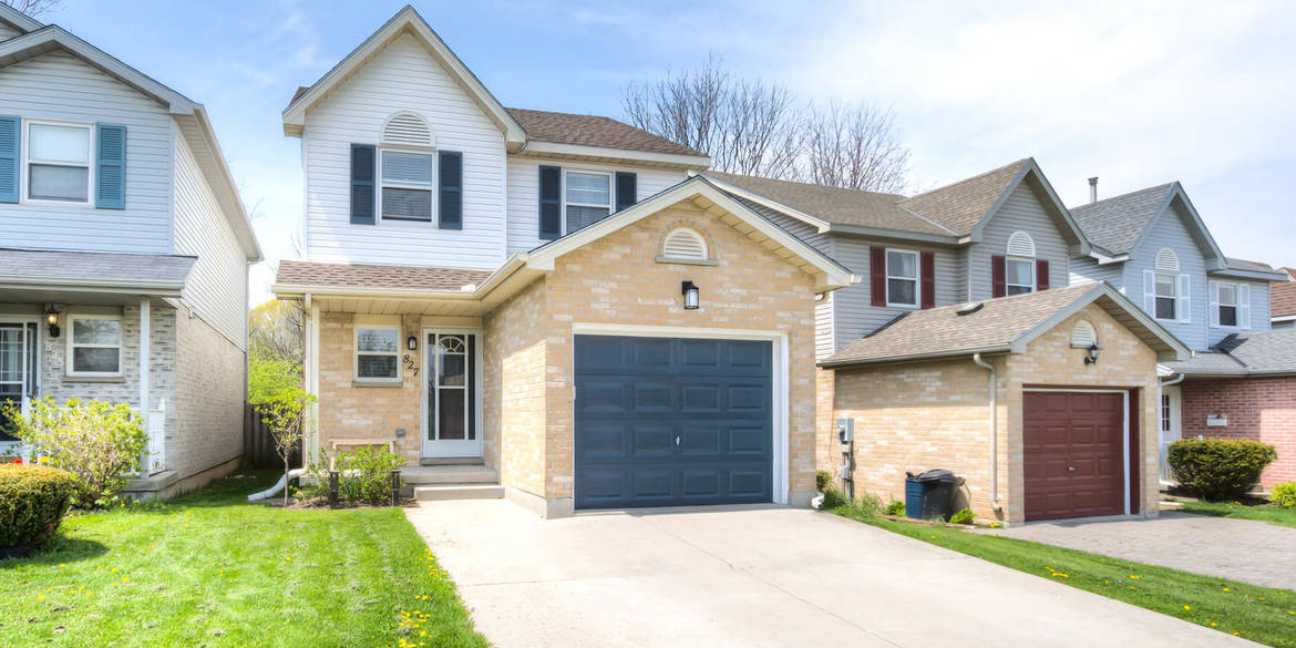 Brivity 827 Deveron Cres London, ON N5Z5B4