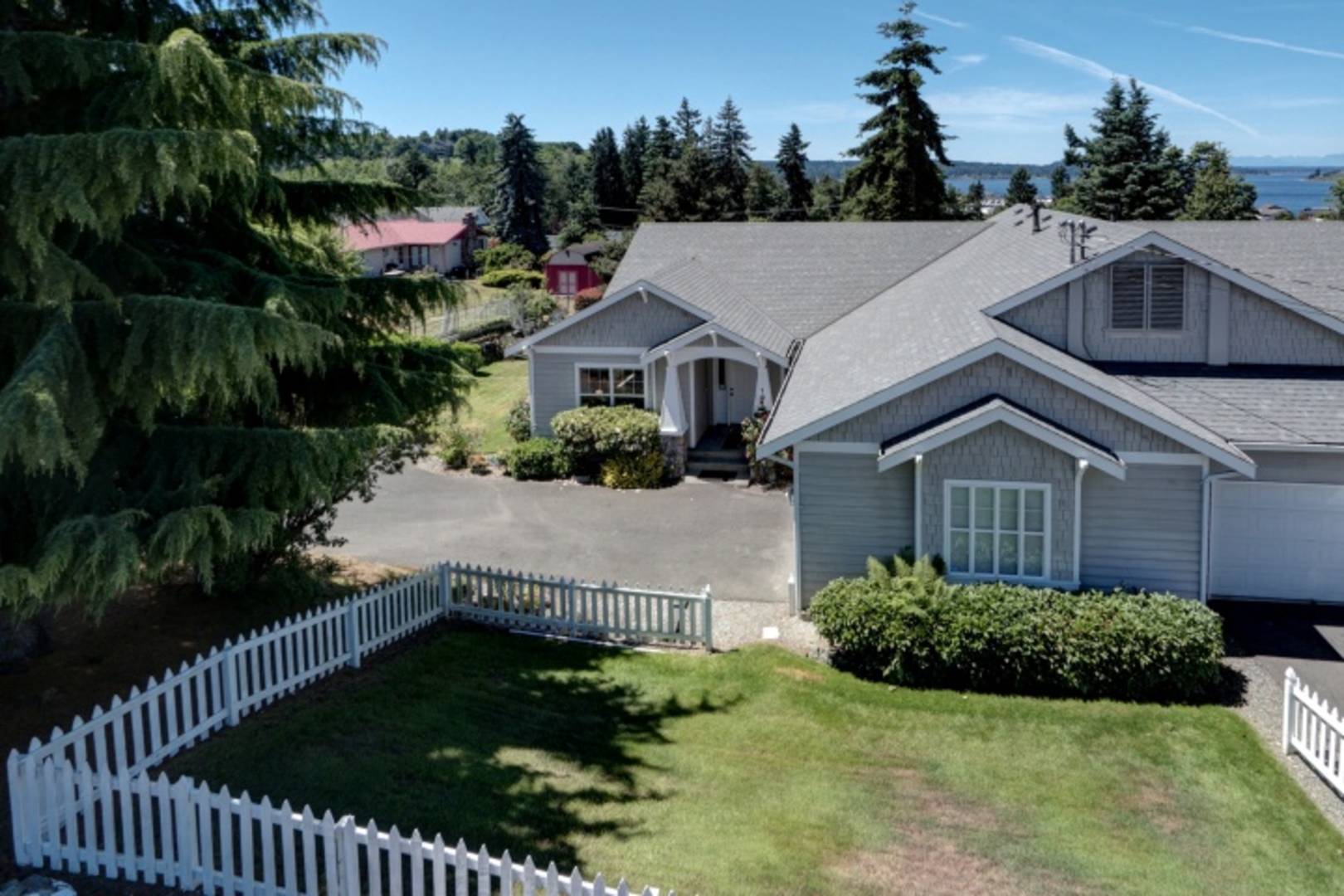 Brivity 1914 Grandview Dr W University Place, WA 98466 Virtual Tour