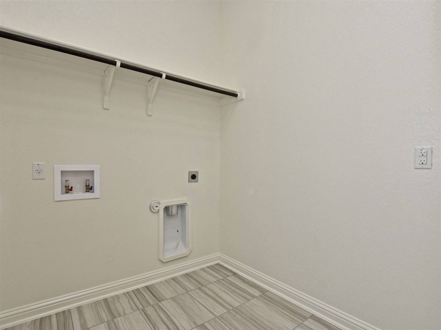 Brivity 13020 Cardinal Flower Drive Austin, TX 78739 Virtual Tour