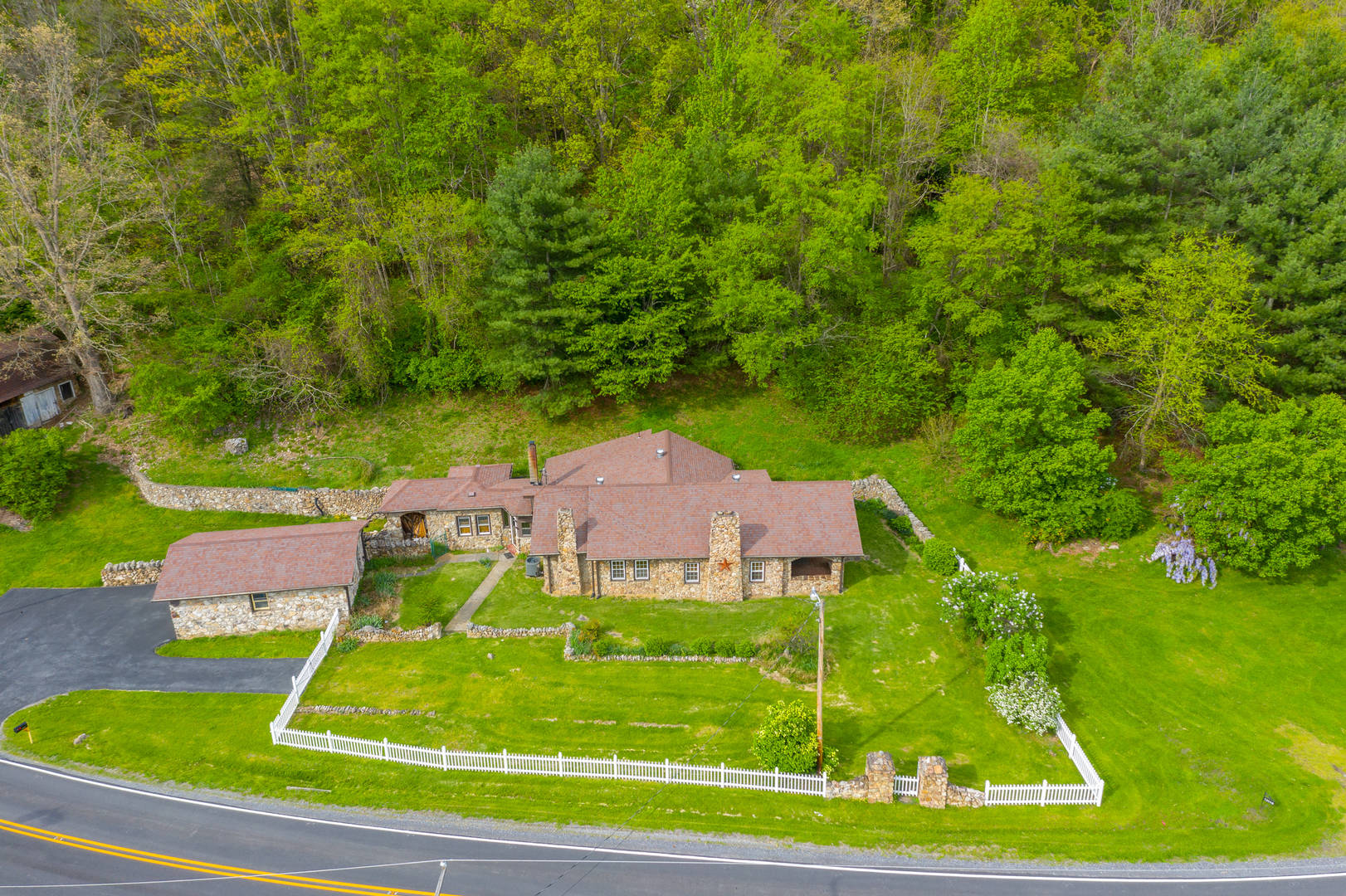 Brivity 13056 N. Scenic Hwy. Rocky Gap, VA 24366 Virtual Tour