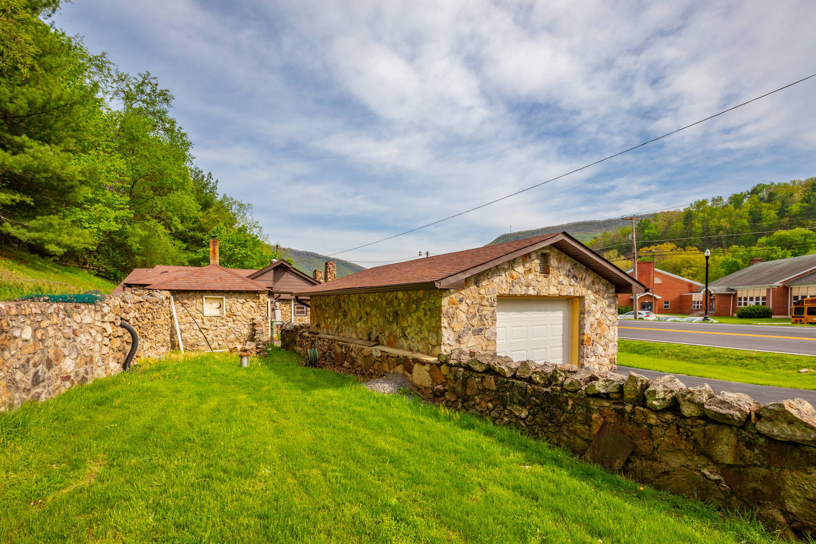 Brivity 13056 N. Scenic Hwy. Rocky Gap, VA 24366 Virtual Tour