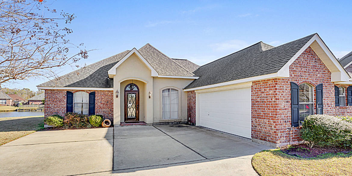 Brivity 173 Oak Arbor Drive La Place, LA 70068