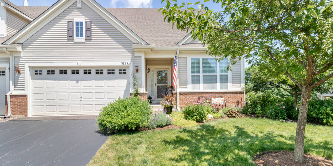 Brivity 1938 Glenwood Cir. B Sugar Grove, IL 60554