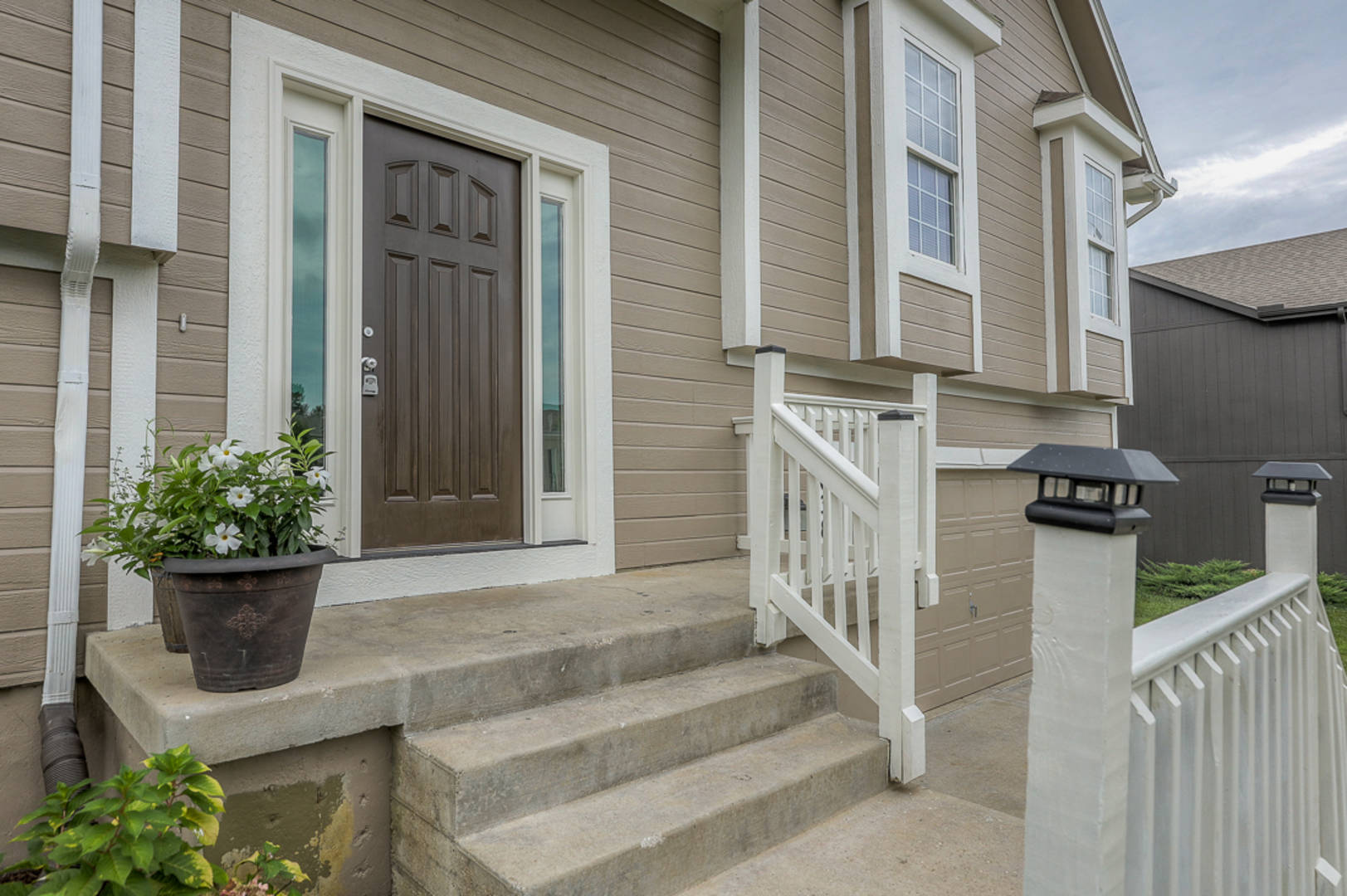 638 S. Pine Street Gardner, KS 66030