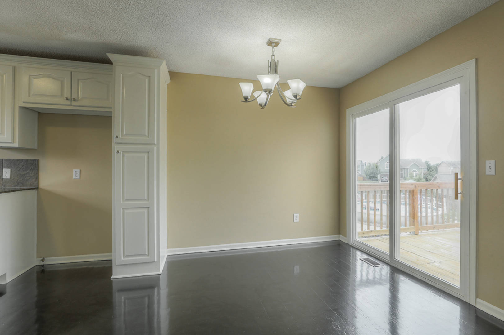 638 S. Pine Street Gardner, KS 66030