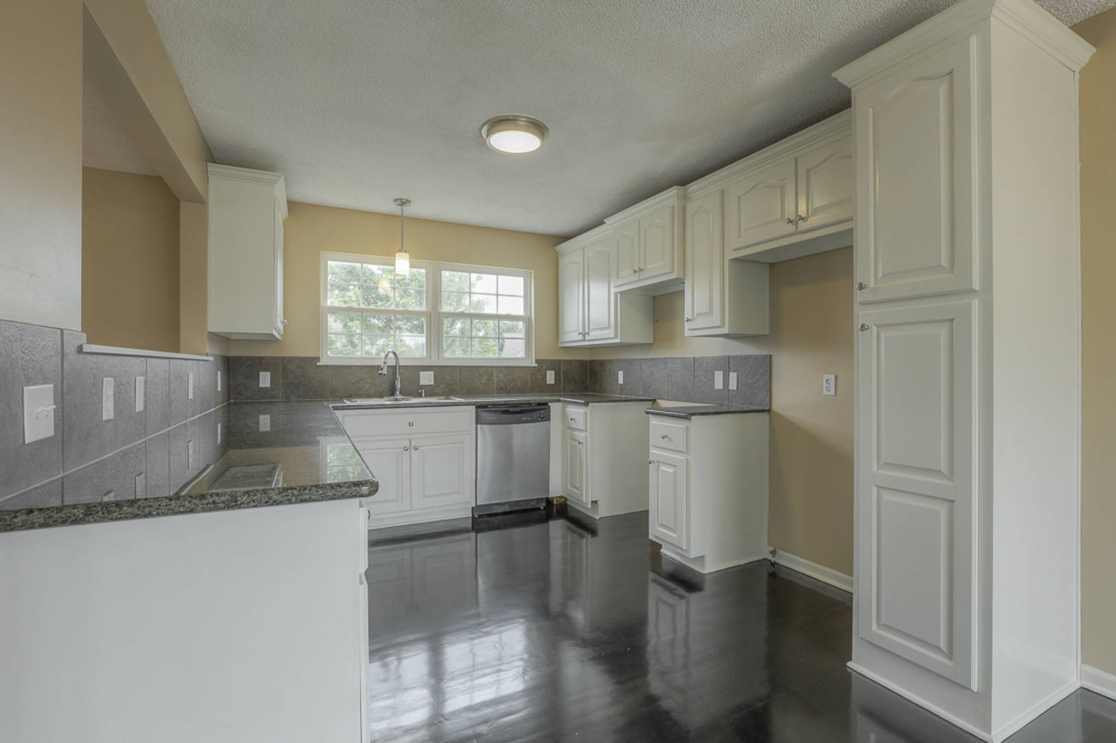 638 S. Pine Street Gardner, KS 66030