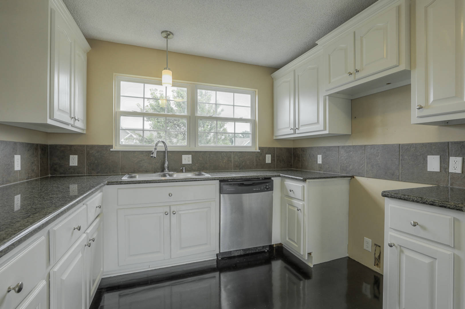 638 S. Pine Street Gardner, KS 66030