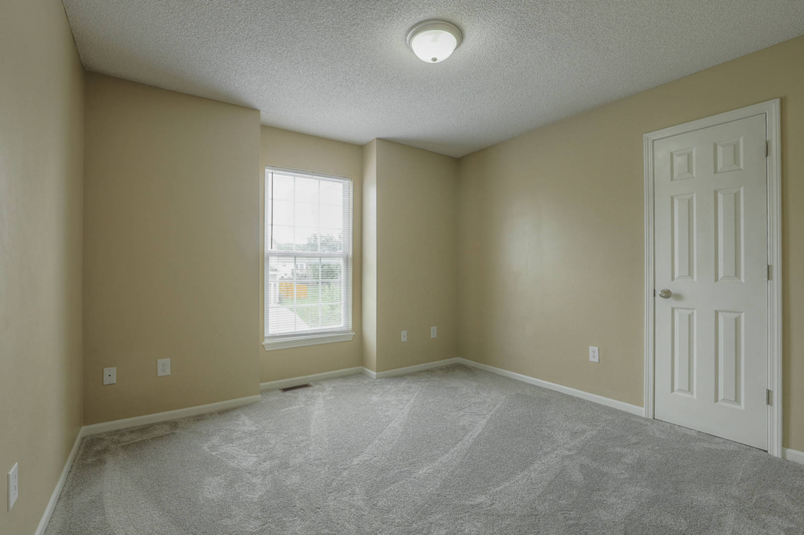 638 S. Pine Street Gardner, KS 66030