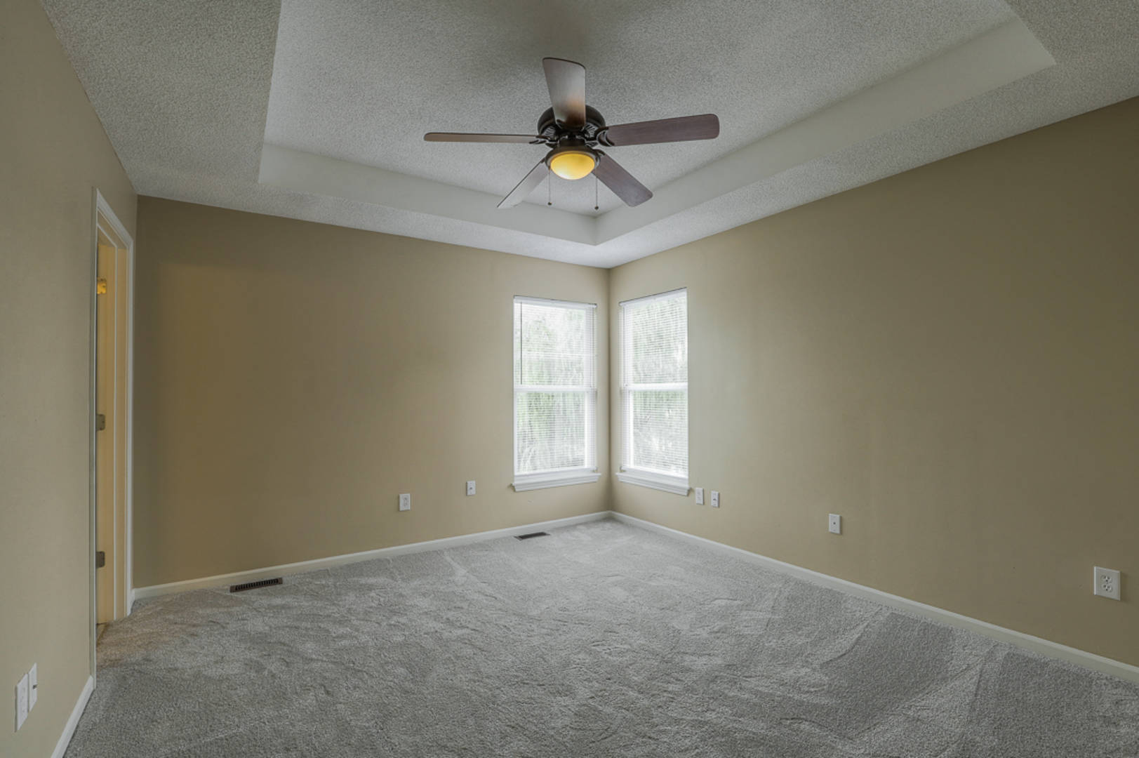 638 S. Pine Street Gardner, KS 66030