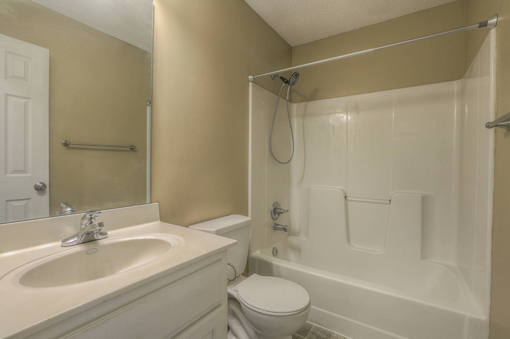 638 S. Pine Street Gardner, KS 66030