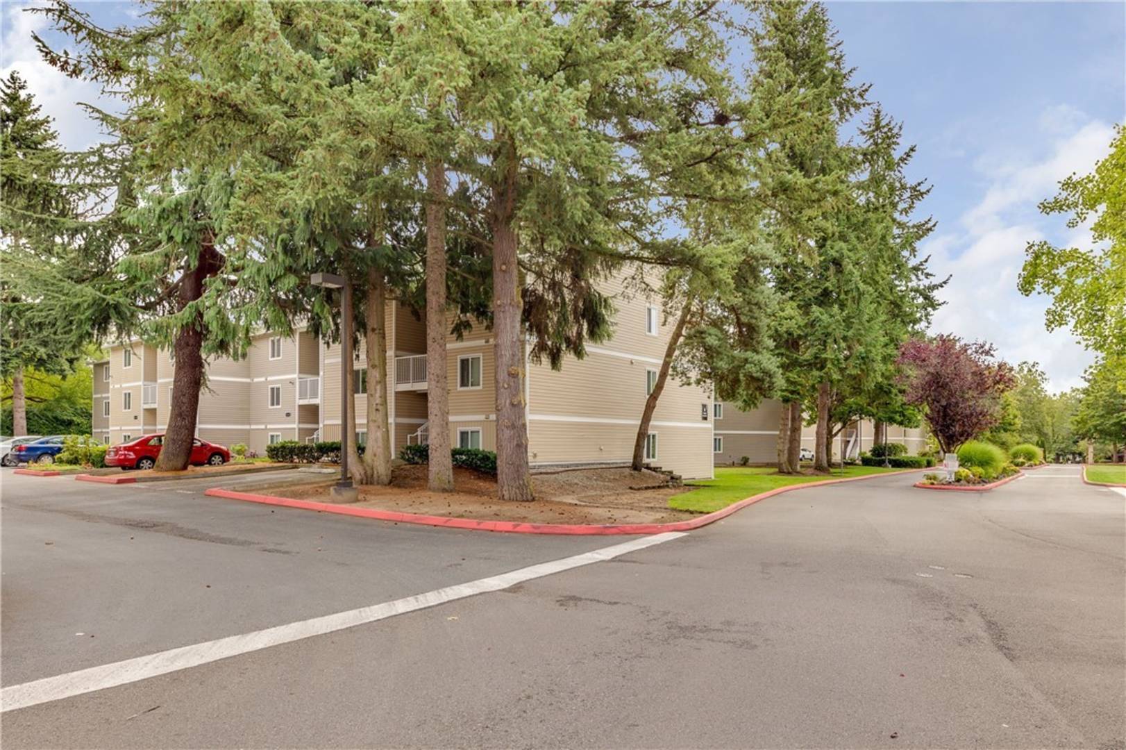 12515 NE 132nd Ct #A202, Kirkland, WA 98034