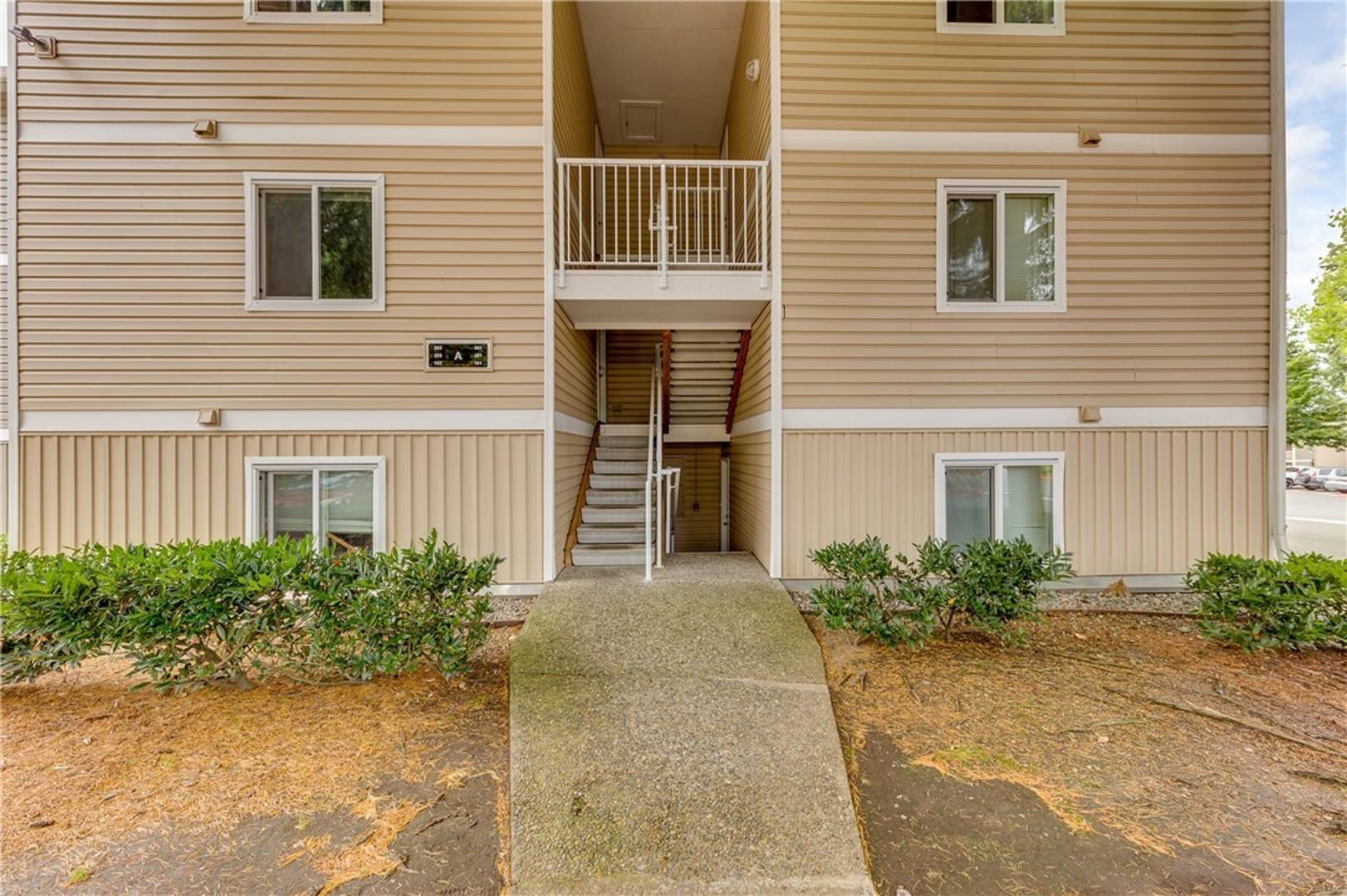 12515 NE 132nd Ct #A202, Kirkland, WA 98034