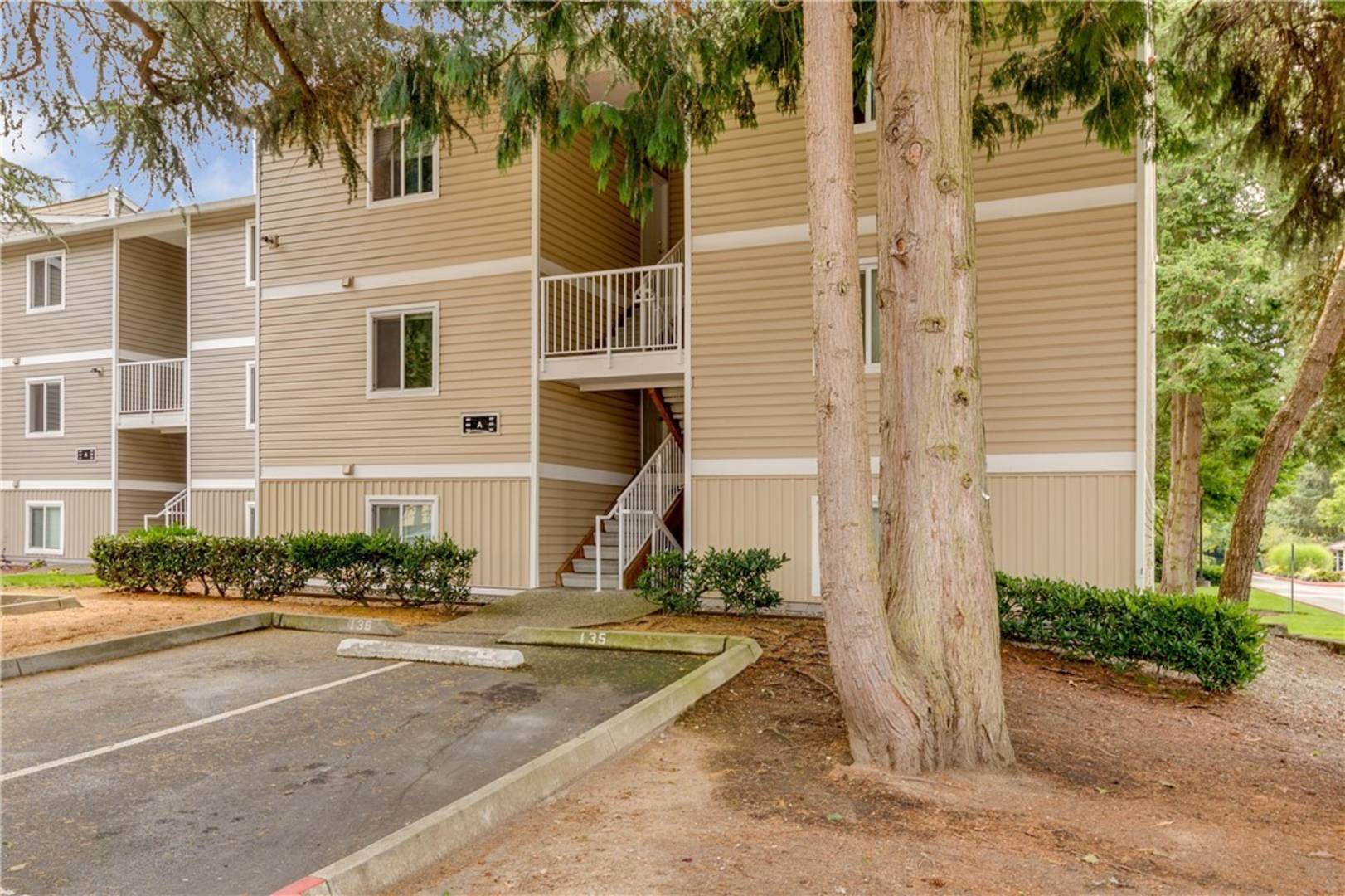 12515 NE 132nd Ct #A202, Kirkland, WA 98034