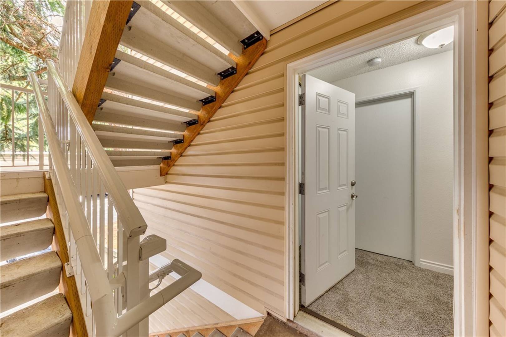 12515 NE 132nd Ct #A202, Kirkland, WA 98034