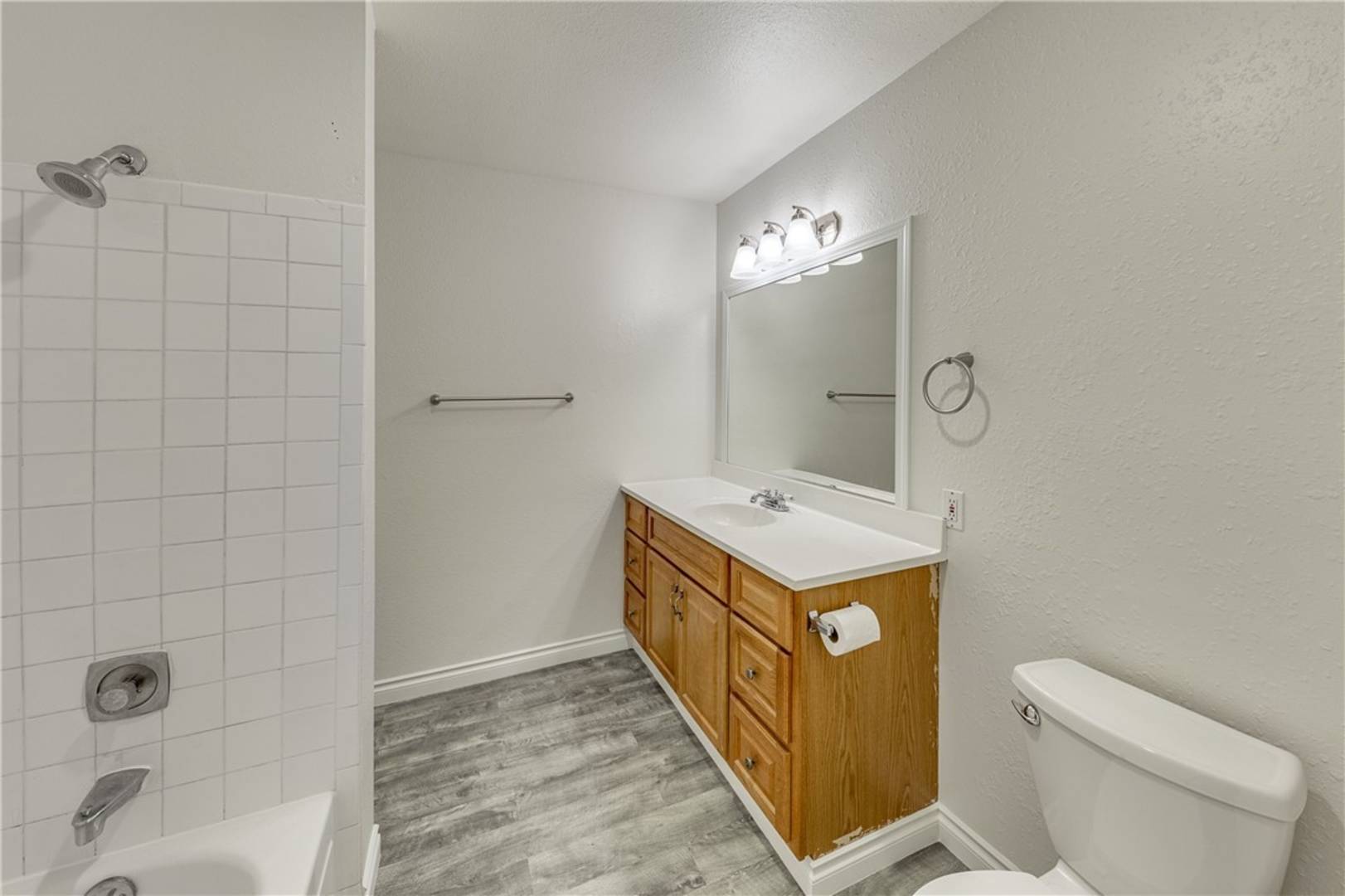 12515 NE 132nd Ct #A202, Kirkland, WA 98034