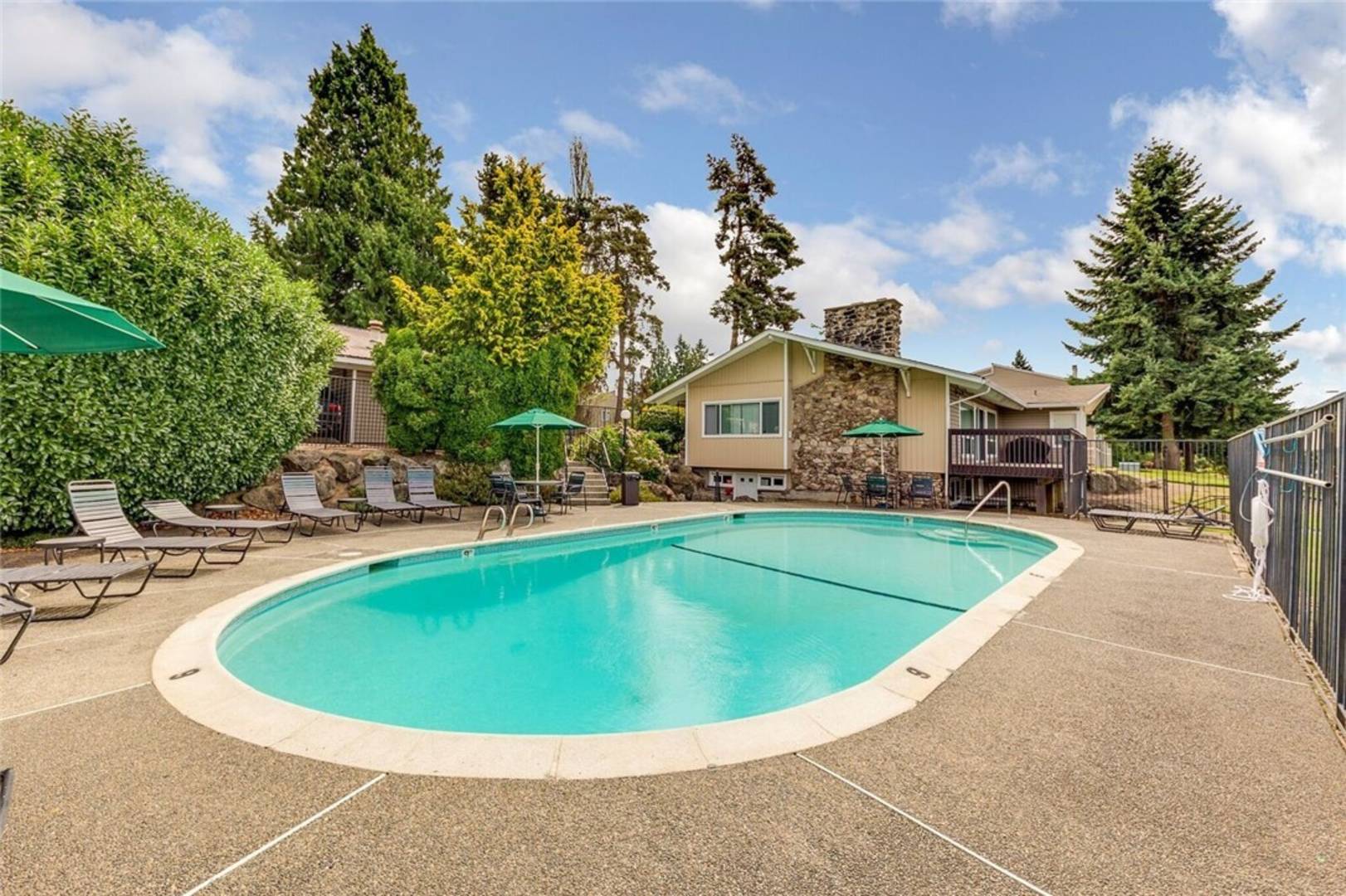 12515 NE 132nd Ct #A202, Kirkland, WA 98034