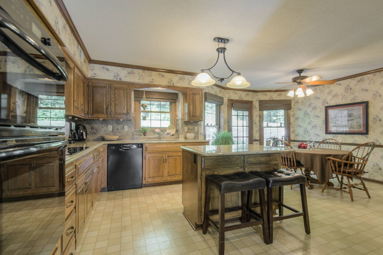 6746 Red Oak Drive Shawnee, KS 66217
