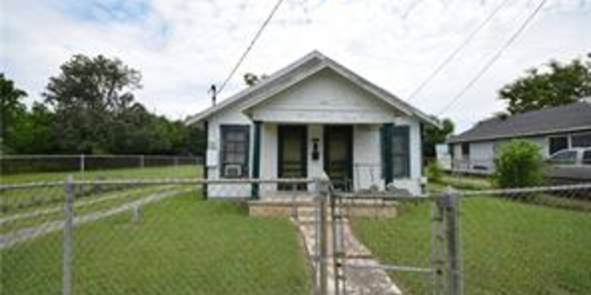 Brivity 504 W MLK, Taylor TX Taylor, TX 76574